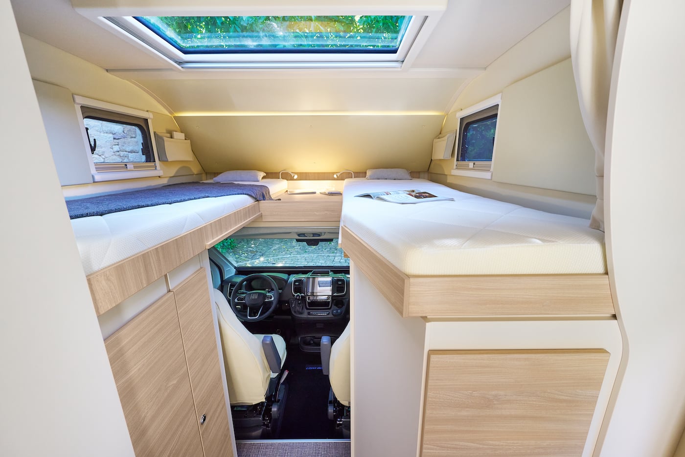 Cabine du conducteur d'un camping-car.