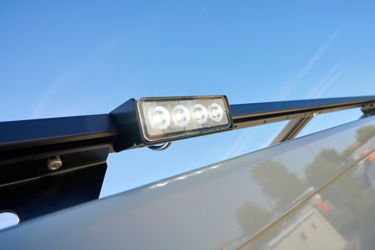 Gros plan sur un projecteur.